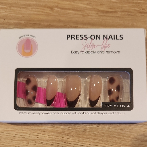 Stylish SHEIN Press-On Nails - Picture 2 of 5